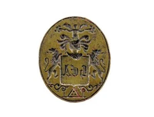 Mascota en forma clásica cuerpo de madera de nuez grabado fino escudo de armas mediados del siglo XIX - Imagen 1 de 5