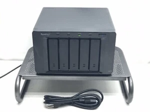 Synology DX510 Unité de stockage d'extension 5 baies avec disque dur x5 1 To - Photo 1/7