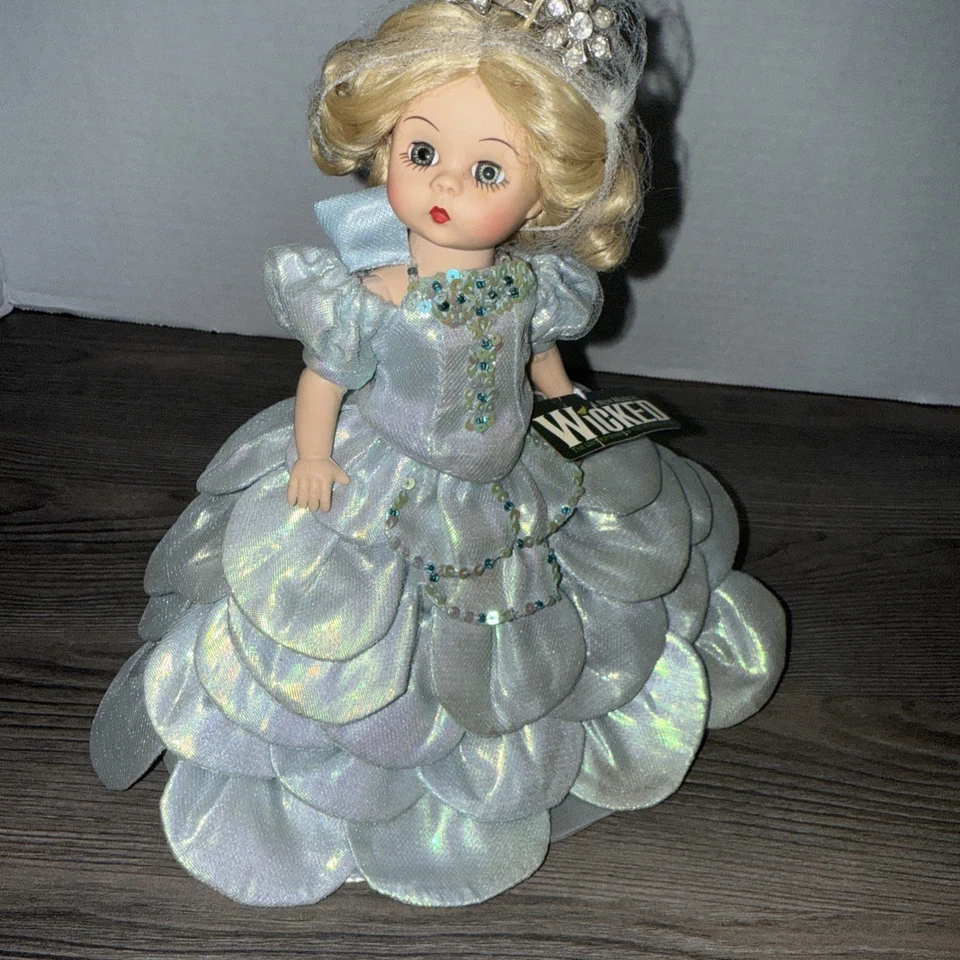 Madame Alexander Wicked Collection Glinda The Good Witch 2007 - Image 1 of 4
