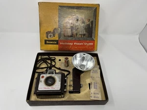 Vintage 1960’s Kodak Brownie Holiday Flash Outfit Camera Original Box Not Tested - Picture 1 of 2