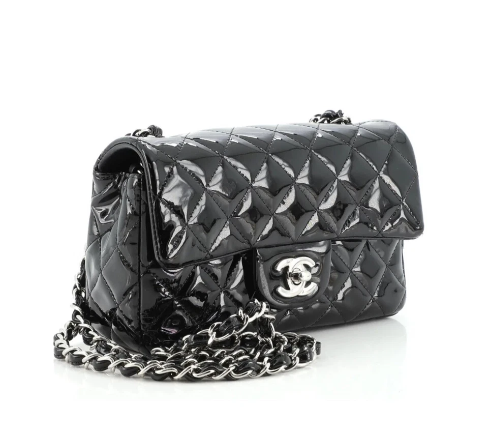  PATENTE NEGRA CON HERRAJES PLATEADOS - USADO Foto 1 de 4