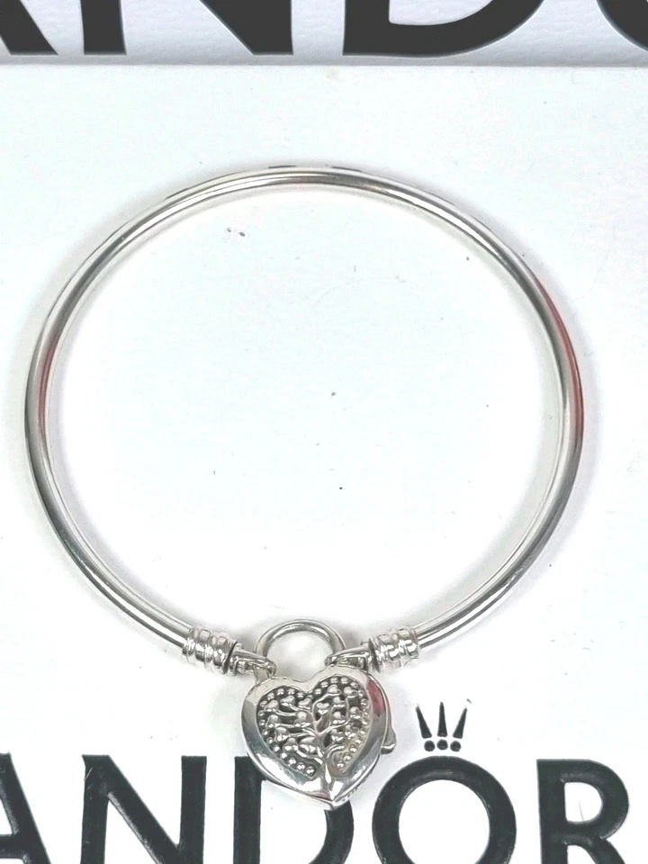 Pulseira de cadeado de coração Pandora 'Love Makes A Family', excelente com embalagem 17cm - Imagem 1 de 4