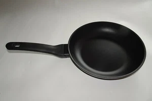WMF ProfiSelect Pfanne Bratpfanne Aluminium Antihaftversiegelung 24 cm - Bild 1 von 1