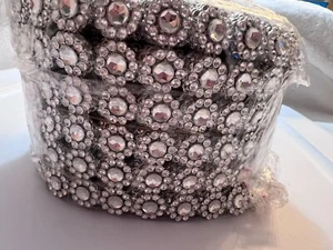 4 Inch X 10 Yards Sparkling Silver Flower Shape Diamond Mesh Wrap Roll Faux New - Picture 1 of 6