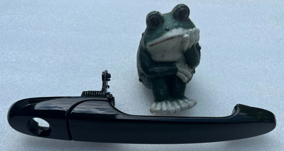 2005-2010 Chevy Cobalt / Pontiac Sunfire Drivers Exterior Door Handle - Image 1 of 2