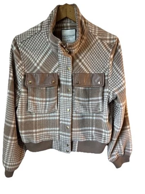 Chaqueta mediana para mujer Bagatelle a cuadros beige blanco recortada polar cremallera Foto 1 de 4