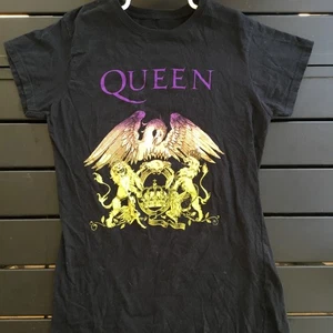 WOMENS Juniors Size M QUEEN Graphic Black TShirt Good Used Condition - Picture 1 of 7