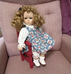 16" Porzellan Stoff Puppenregal Sitter in "Time Out Stuhl" Weinen! - Bild 1 von 9