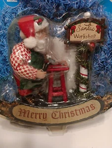 NOS Holiday Creations Corona Accento Officina di Babbo Natale Buon Natale - Foto 1 di 15