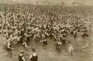 Vintage Photography Original Crowd at Sea 1920' - Picture 1 of 8