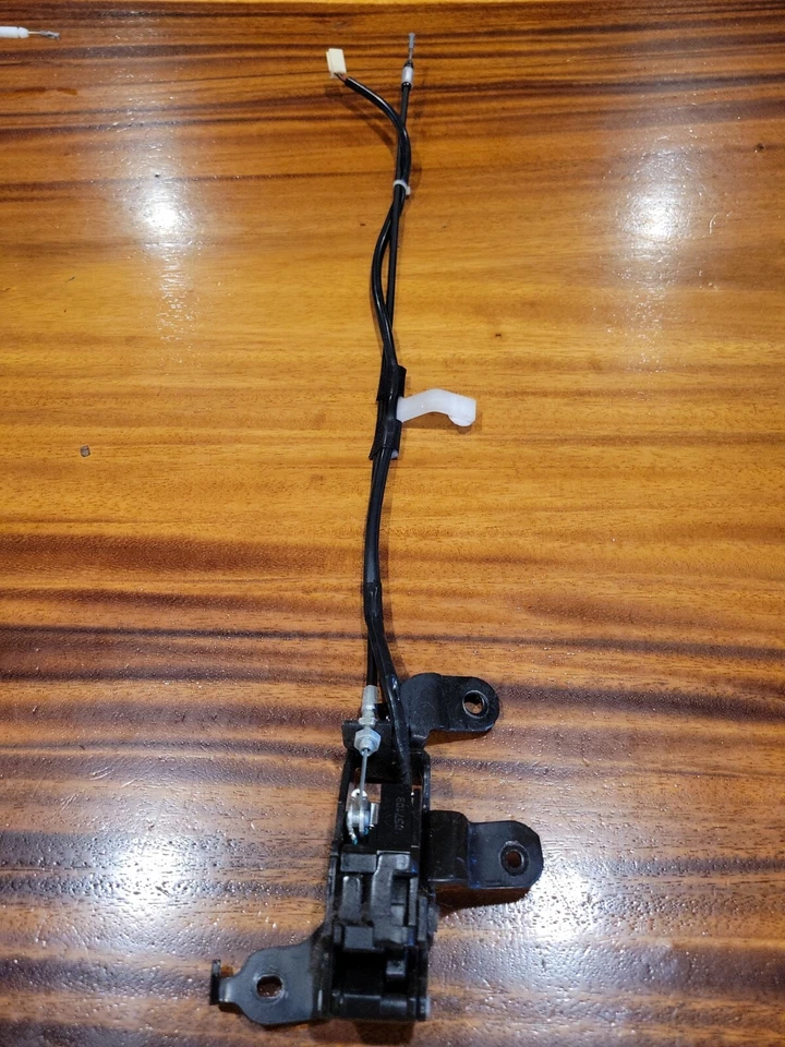 2010 TOYOTA TACOMA OEM Upper REAR Access Door Latch  RH Passenger p1149b39 - Image 1 of 1