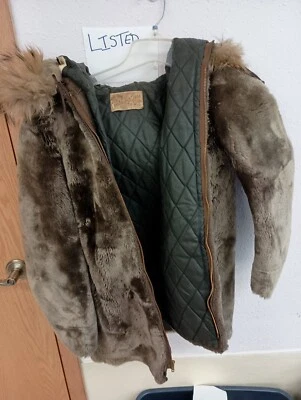 Abrigo de piel Jonas Brothers of Alaska Foto 1 de 4