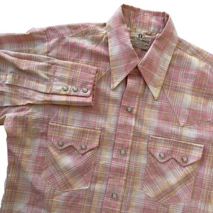 Camicia western vintage marca Dee Cee 15-32 made USA rosa a quadri manica lunga perla a scatto - Foto 1 di 6