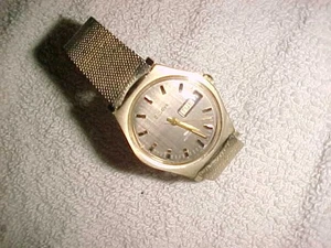 Bulova 1971 vintage automático - hermoso vestido estilo dorado sobre dorado - excelente - Imagen 1 de 6