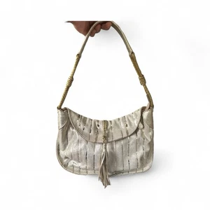 Sondra Roberts Gold Metallic Klappe Quaste geknotet Seil Riemen Schultertasche Handtasche - Bild 1 von 6