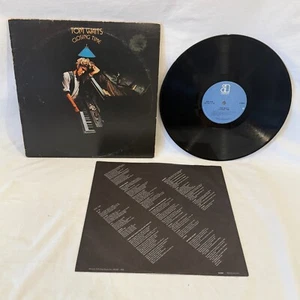 Tom Waits Closing Time LP 1976 Repress w/ All Blue Asylum Label SD-5061 Vinyl VG - Foto 1 di 15