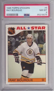 Adesivi Topps 1985 #5 Ray Bourque PSA 8 NM-MT Boston Bruins - Foto 1 di 2