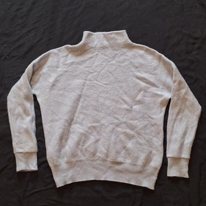 Tahari Turtle Neck 100% 2 Ply Cashmere Light Blue Sweater Women's Medium EUC - Picture 1 of 5