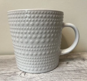 California Pantry White Embossed Dots All Over Coffee Tea Cup Mug 2020 - Bild 1 von 6