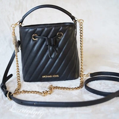 Bolso Bandolera Michael Kors 35T0GU2C0U Suri Pequeño Cubo Cuero Vegano Negro Foto 1 de 4