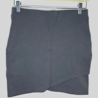 Falda Aritzia Talula Mujer Gris Mediana Viscosa Elastizada Mini Cruz Frontal Pull On Foto 1 de 4