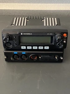 Motorola XTL2500 M21KSM9P1AN Two Way Radio P25 VHF 136-174 Mhz 50W 870 Ch - Picture 1 of 4