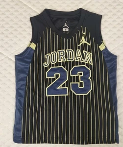 Maglia Jordan 23 giovane taglia 5 grafica ricamata RARA! - Foto 1 di 5