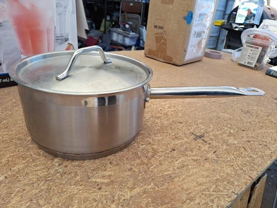 Sartén de acero inoxidable Winco SSSP3 3 1/2 qt lista para inducción Foto 1 de 2