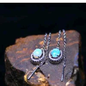 The Engaging Lightning Ridge Crystal Opal 1.40 ct 925 Silver Drop Earrings - Picture 1 of 3