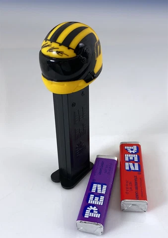 Nascar 2005 MATT KENSETH # 17 Helmet PEZ Dispenser Retired Cover