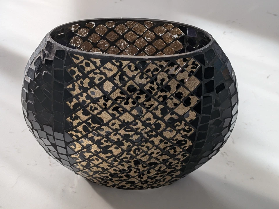 Vaso/castiçal de vidro em mosaico preto e dourado | Sotaque decorativo para casa | Moderno - Imagem 1 de 1
