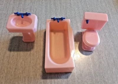 Muebles de baño para casa de muñecas Renwal pedestal de inodoro de plástico rosa lavabo bañera Foto 1 de 4