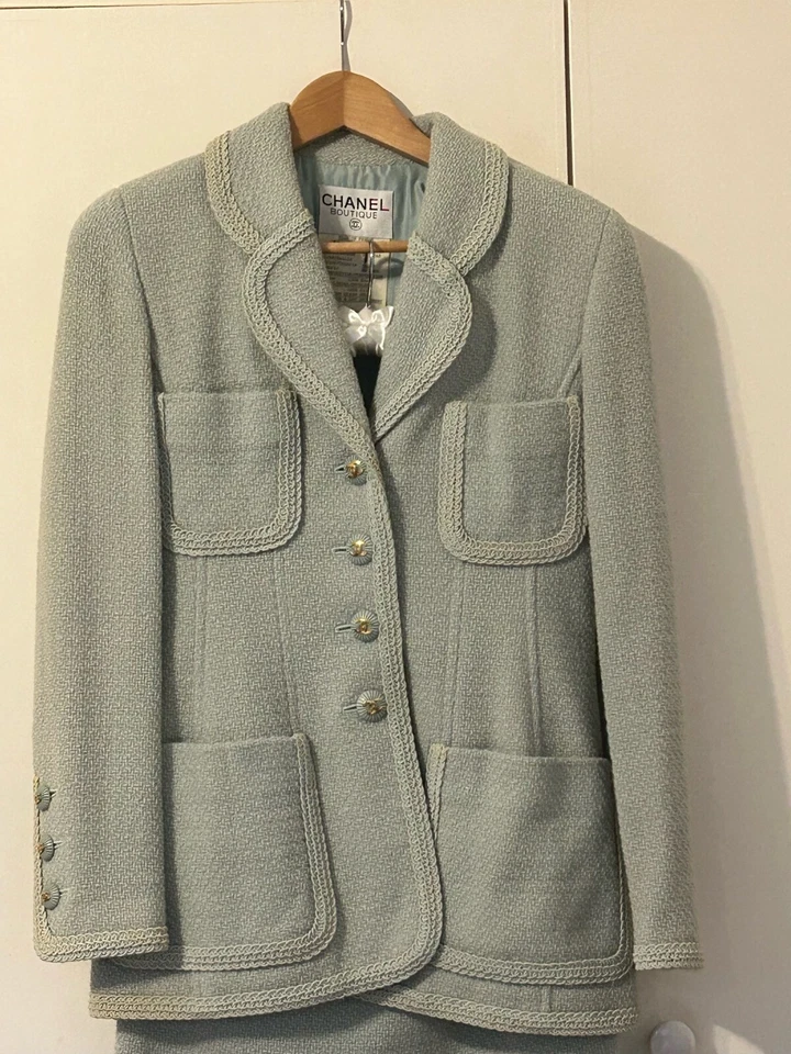 CHANEL BOUTIQUE BLAZER & SKIRT SET, COLLECTION 93C, 100% WOOL, SIZE 38  - Image 1 of 4