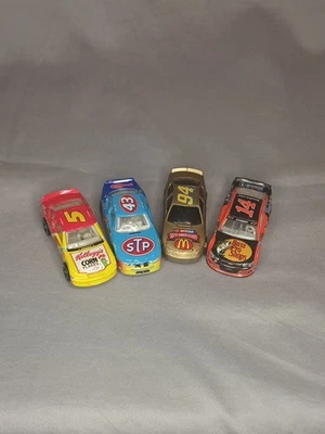 LOTE DE CARROS DE CORRIDA NASCAR 1/64 - #'S 5, 43, 94, 14 Hot Wheels e LEITURA EM ML - Imagem 1 de 4
