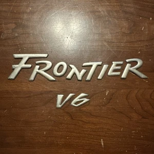 🔥 01-04 Nissan Frontier Door  Emblem Logo Badge Silver  - Bild 1 von 5