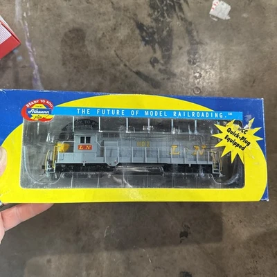 HO Scale Athearn 91729 L&N Louisville GP35 Diesel Locomotive DCC Plug Equipped - Image 1 of 4
