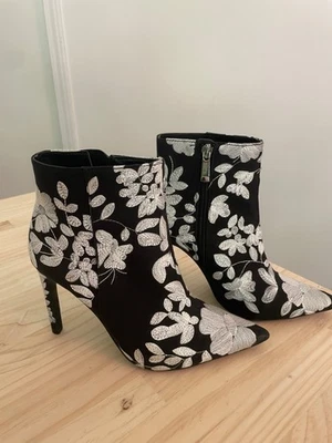 Супер стильный высокий каблук четверть ботинки от ZARA - белый кружева на черном - Изображение 1 из 4