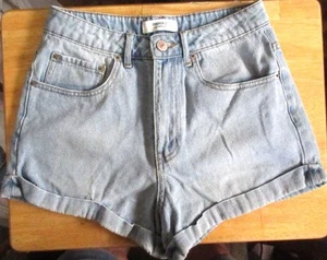 Forever 21 Light Wash Cuffed Cotton Jeans Shorts Size 26 - Picture 1 of 3