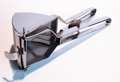 Prensa de alimentos de metal de alta resistencia Masher Ricer utensilio de comida para bebés de mano Foto 1 de 4