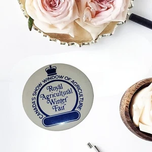 Vintage Royal Agricultural Winter Fair Pin Button - Foto 1 di 1