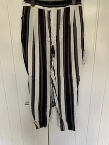 Zara Striped Trousers with pockets. Size XS. BNWT - Picture 1 of 3