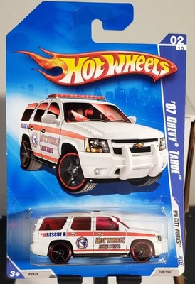 Chevy Tahoe HW City Works #108 2007 blanco Departamento de Bomberos Hot Wheels 2009 HW Foto 1 de 2