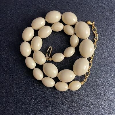 Collar de cuentas graduadas crema vintage Lucite 13+" con cierre de gancho Foto 1 de 4