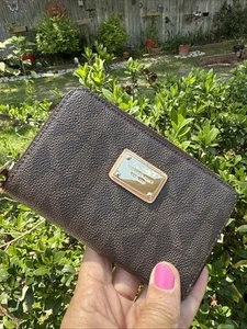 Michael Kors wristlet wallet for women - Picture 1 of 9