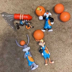 Lot Of 4 2021 Space Jam McDonald’s Toys And 2 Extra Balls New Without Package - Picture 1 of 1