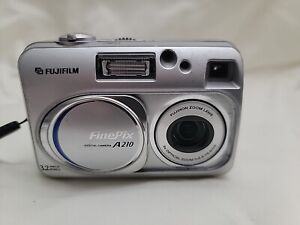 Digital Camera Fujifilm FinePix A210 3.2MP 3X Optical Zoom Case 64Mb Card TESTED