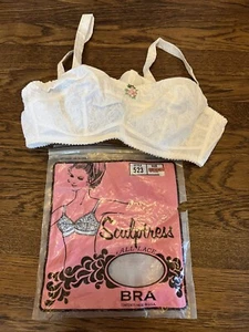 NEW Vintage 1960's Sculptress White Lace Bra Style 523 w/Attached Banderin 32CC - Picture 1 of 4