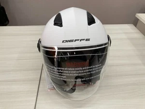 CASCO CON VISIERA LUNGA BIANCO DIEFFE TAGLIA XL CM 60 NUOVO ORIGINAL FOR - Foto 1 di 5