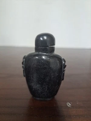 Antiguo tarro de tabaco chino tallado en mármol negro Foto 1 de 4