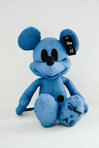 Mickey Mouse Disney x AE American Eagle Blue Denim Special Edition Plush Toy - Bild 1 von 4